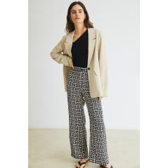 Blazer eseOese beige fluida con bolsillos 110744