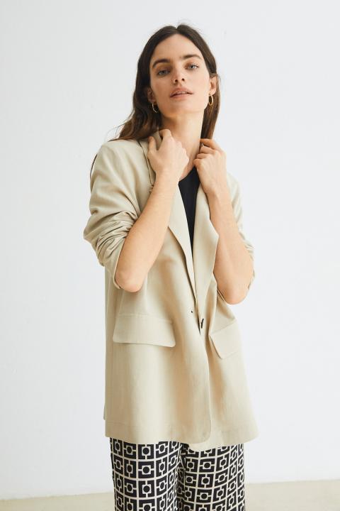 Blazer eseOese beige fluida con bolsillos 110744