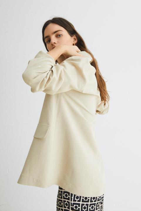 Blazer eseOese beige fluida con bolsillos 110744